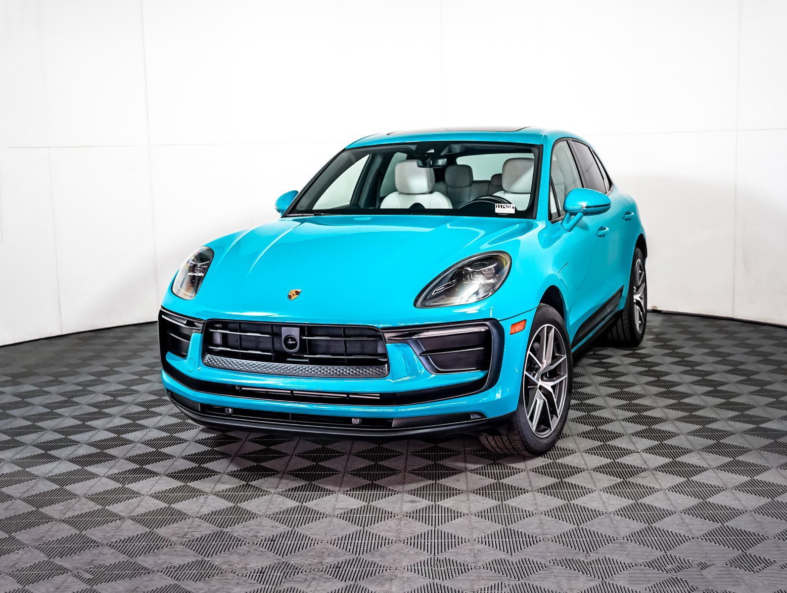 2023 Porsche Macan T