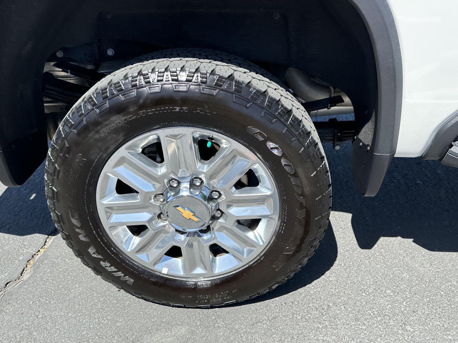 Certified Used 2025 Iridescent Pearl Tricoat Chevrolet High Country image 19
