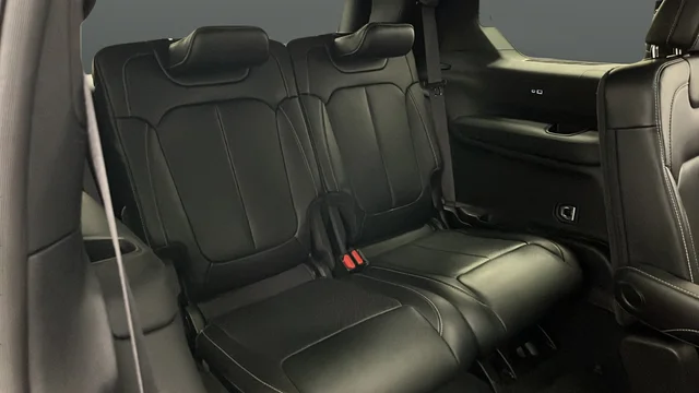 Certified Used 2024 Diamond Black Crystal Pearlcoat Jeep Limited image 26