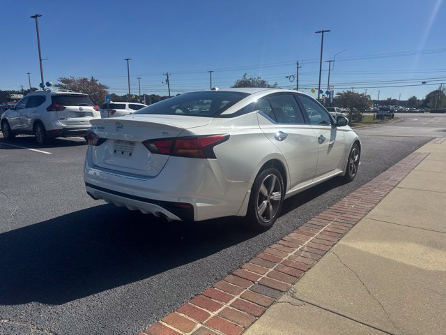 Used 2021 White Nissan 2.5 SL image 7