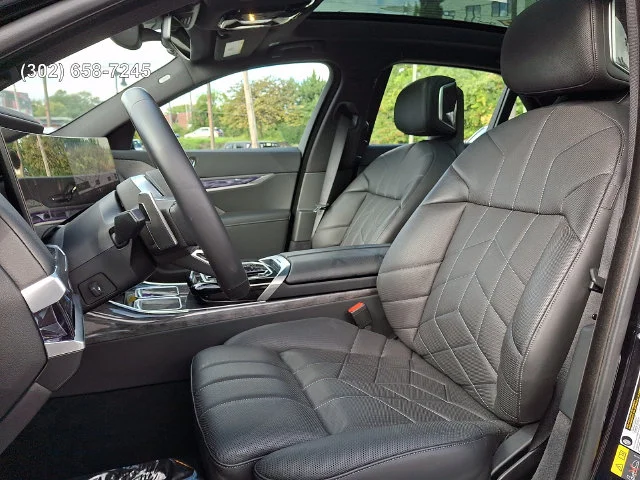 2026 BMW 7 Series 750e - Photo 12