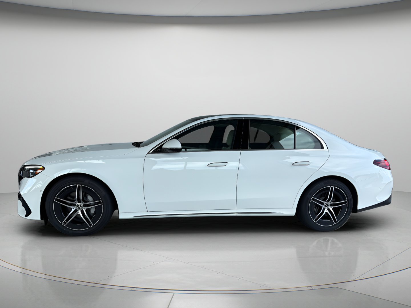New 2026 Polar White Mercedes-Benz E 350 image 2