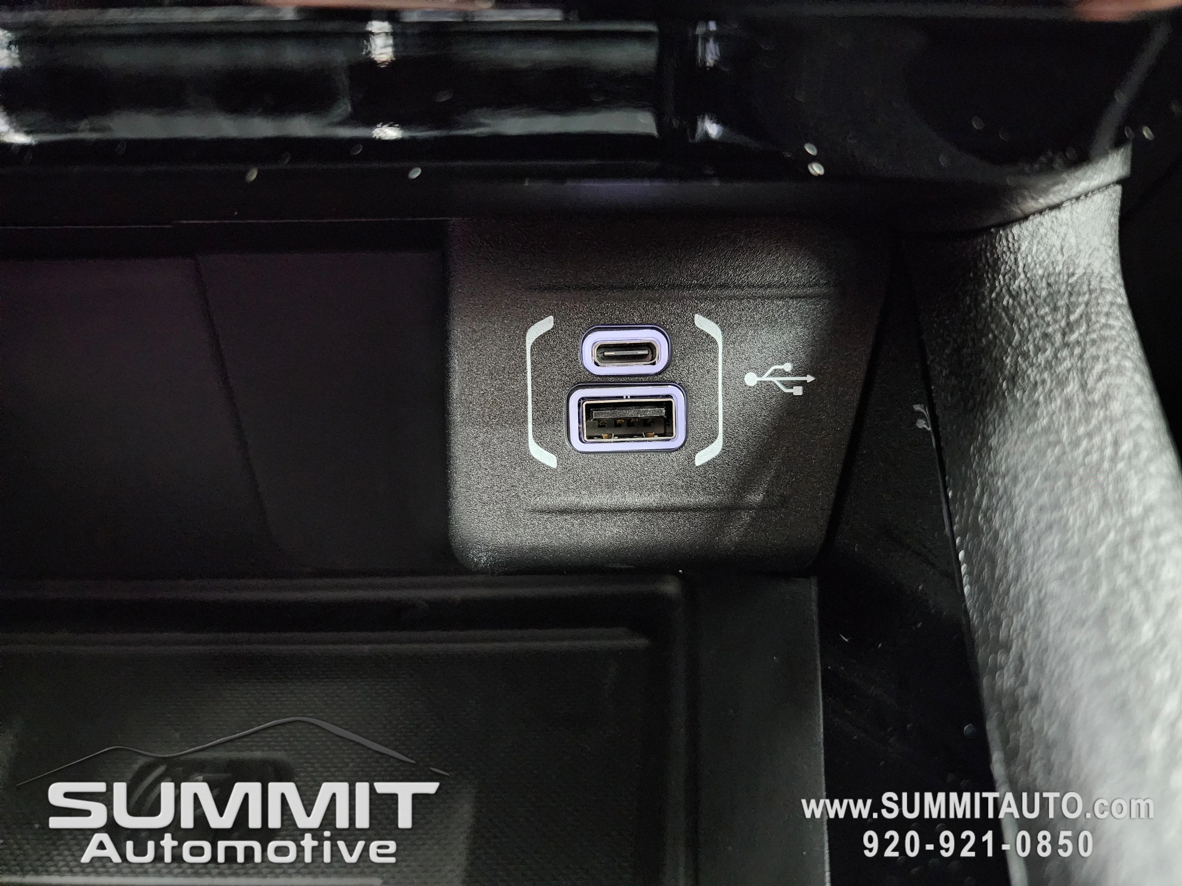 New 2026 Diamond Black Crystal Pearlcoat Jeep Latitude image 59