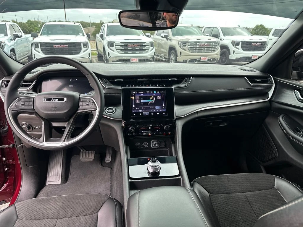 Used 2023 Red Jeep Altitude X image 13