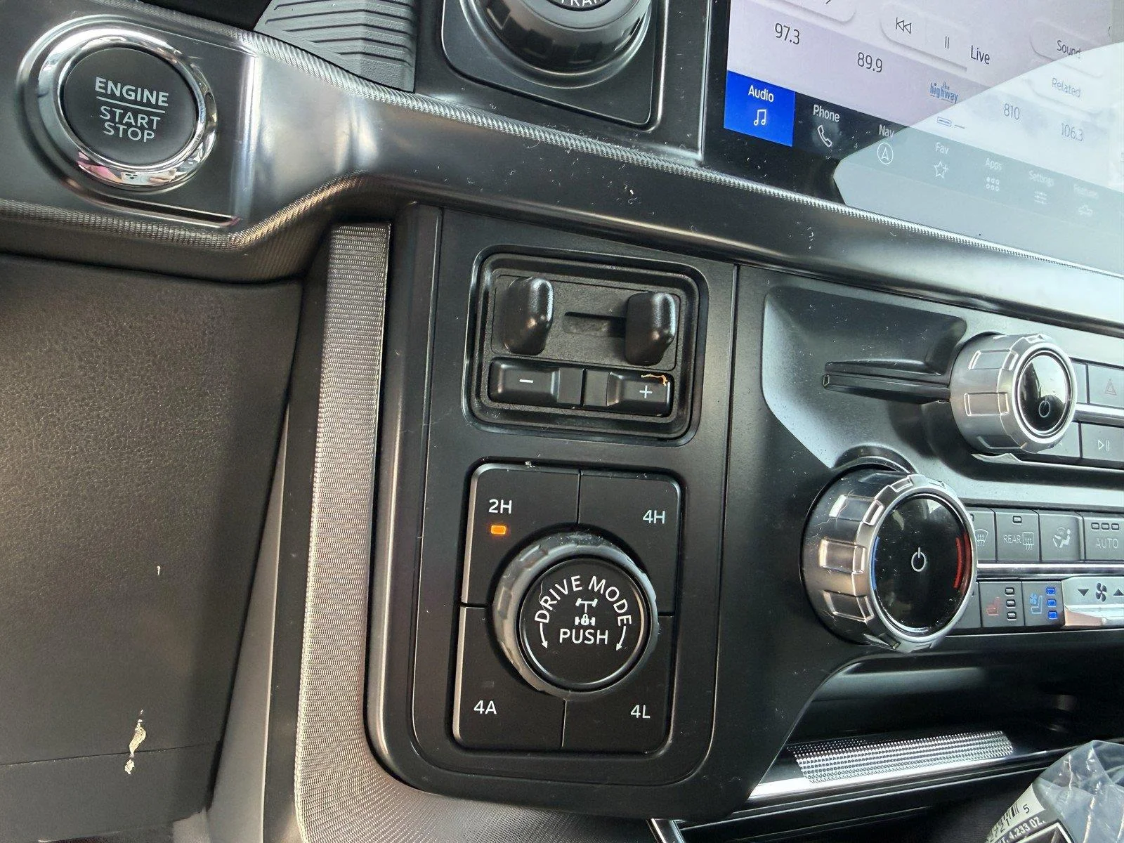 Used 2025 Star White Ford Platinum image 23