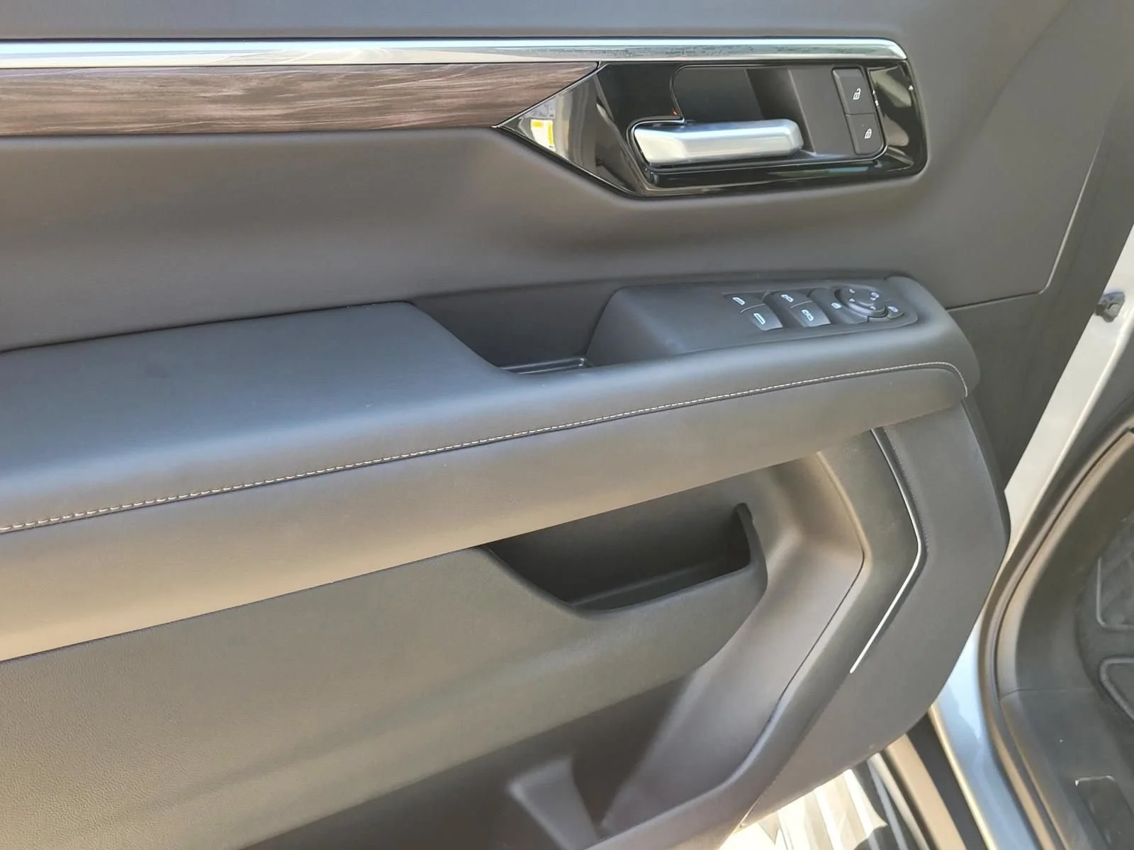 2026 Chevrolet Tahoe LS - Photo 13