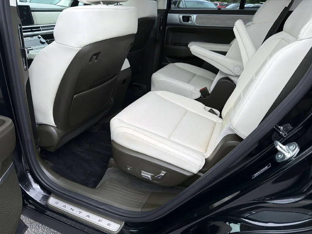 Used 2024 Black Hyundai Calligraphy image 21