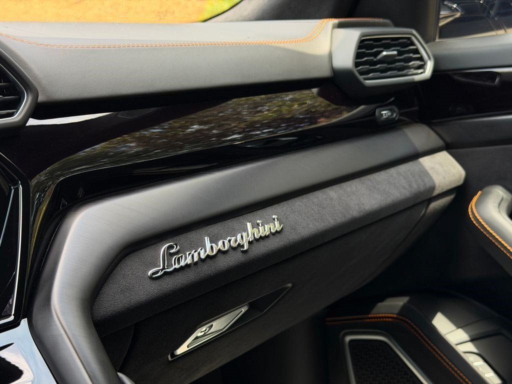 Used 2023 Blu Astraeus Metallic Lamborghini S image 31