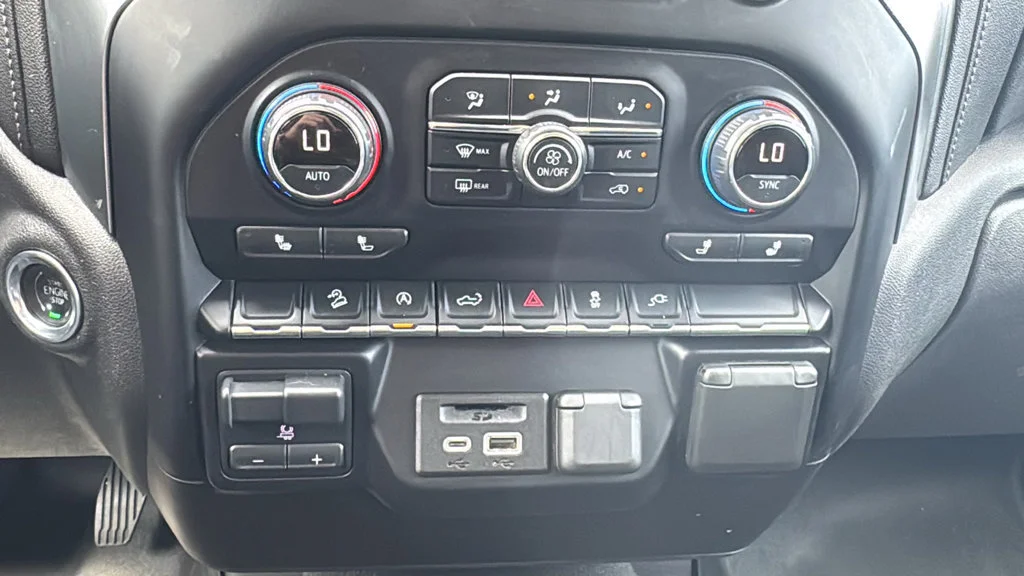 Used 2020 SILVER ICE METALLIC Chevrolet LT image 22