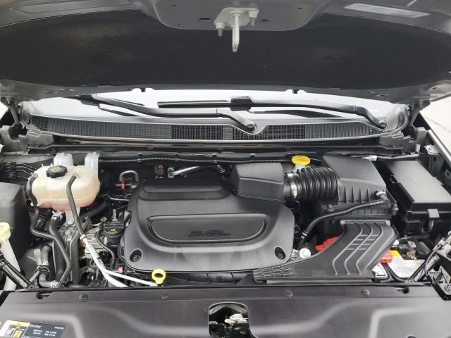 Used 2025 White Chrysler Limited image 11