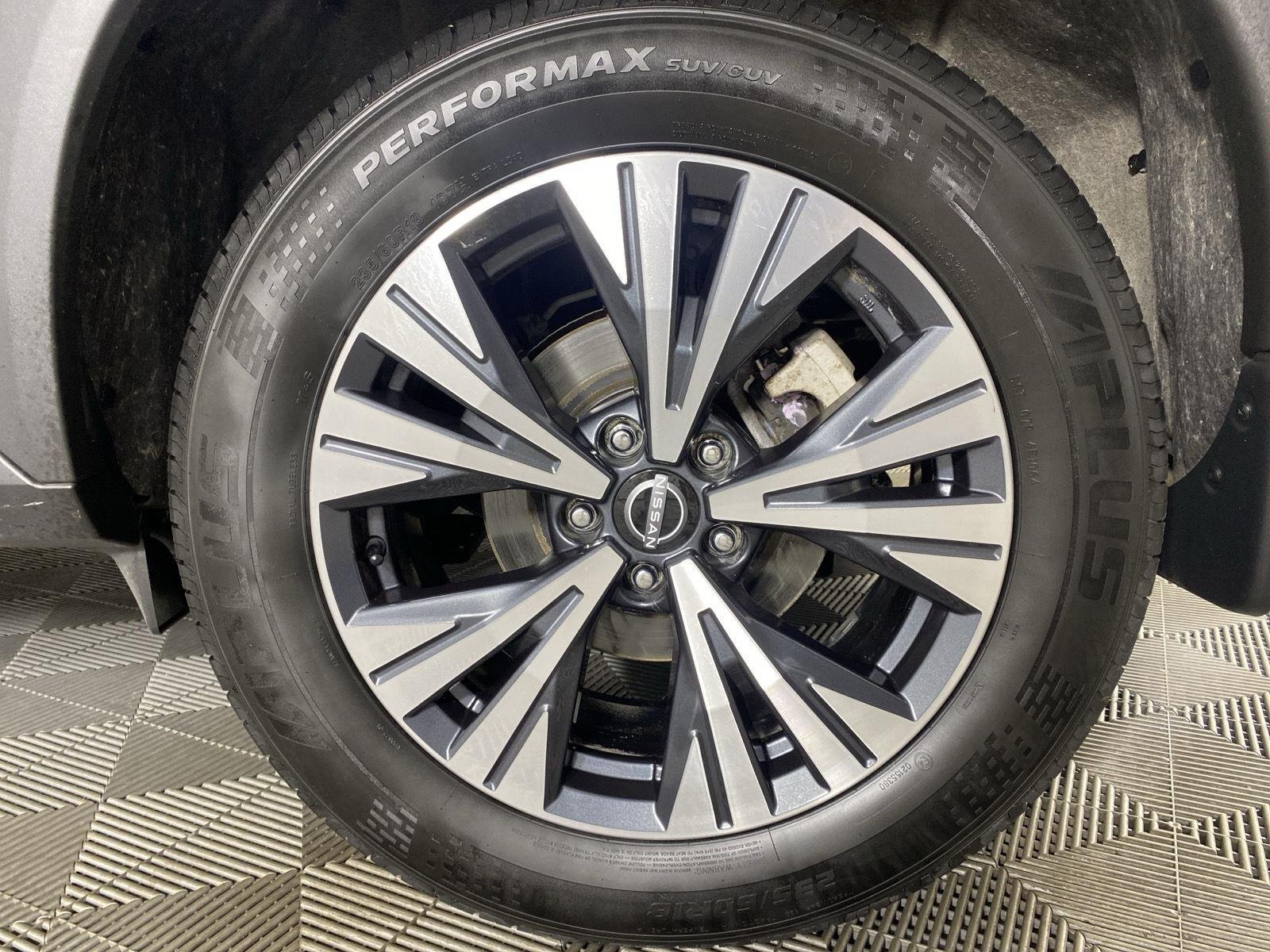 Used 2023 Super Black Nissan SV image 9