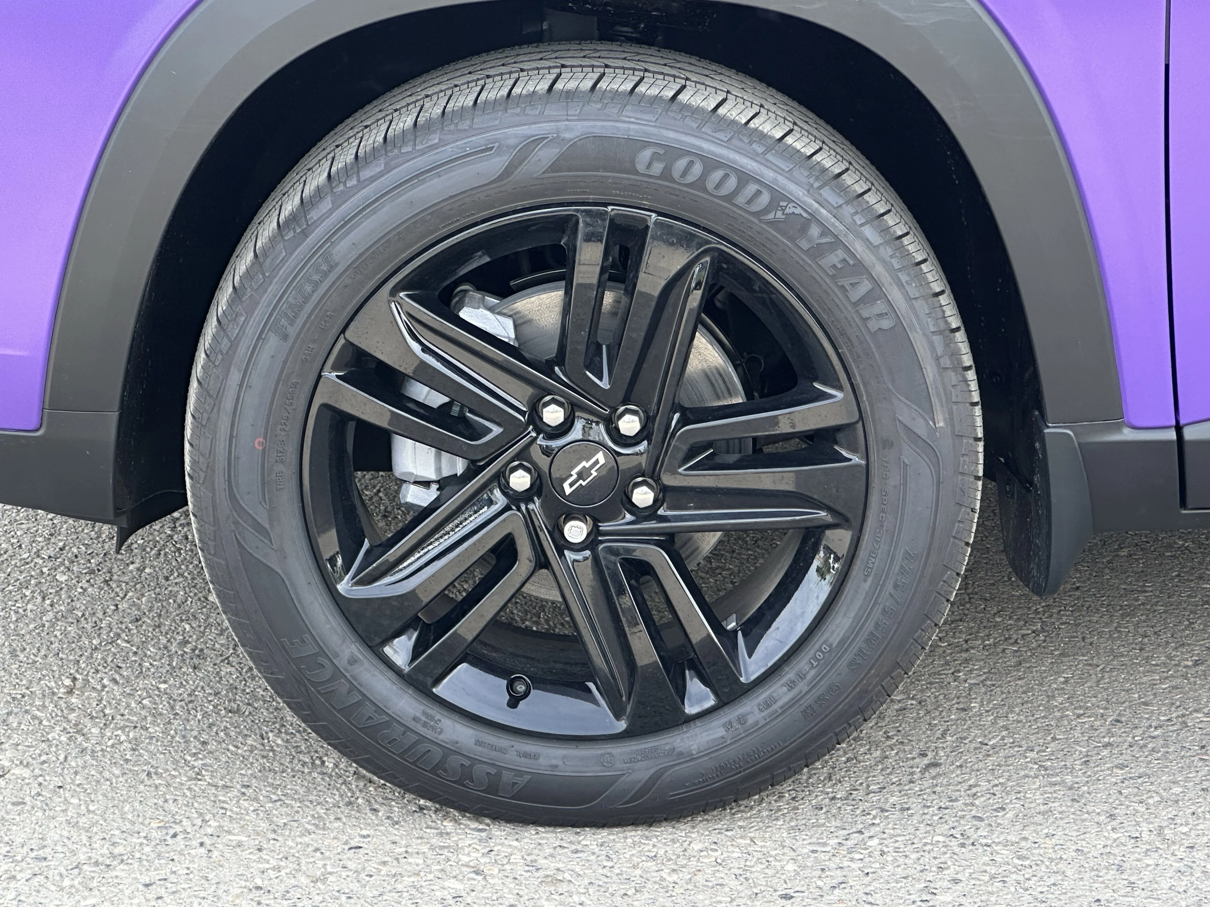 New 2026 Mosaic Black Metallic Chevrolet ACTIV image 6