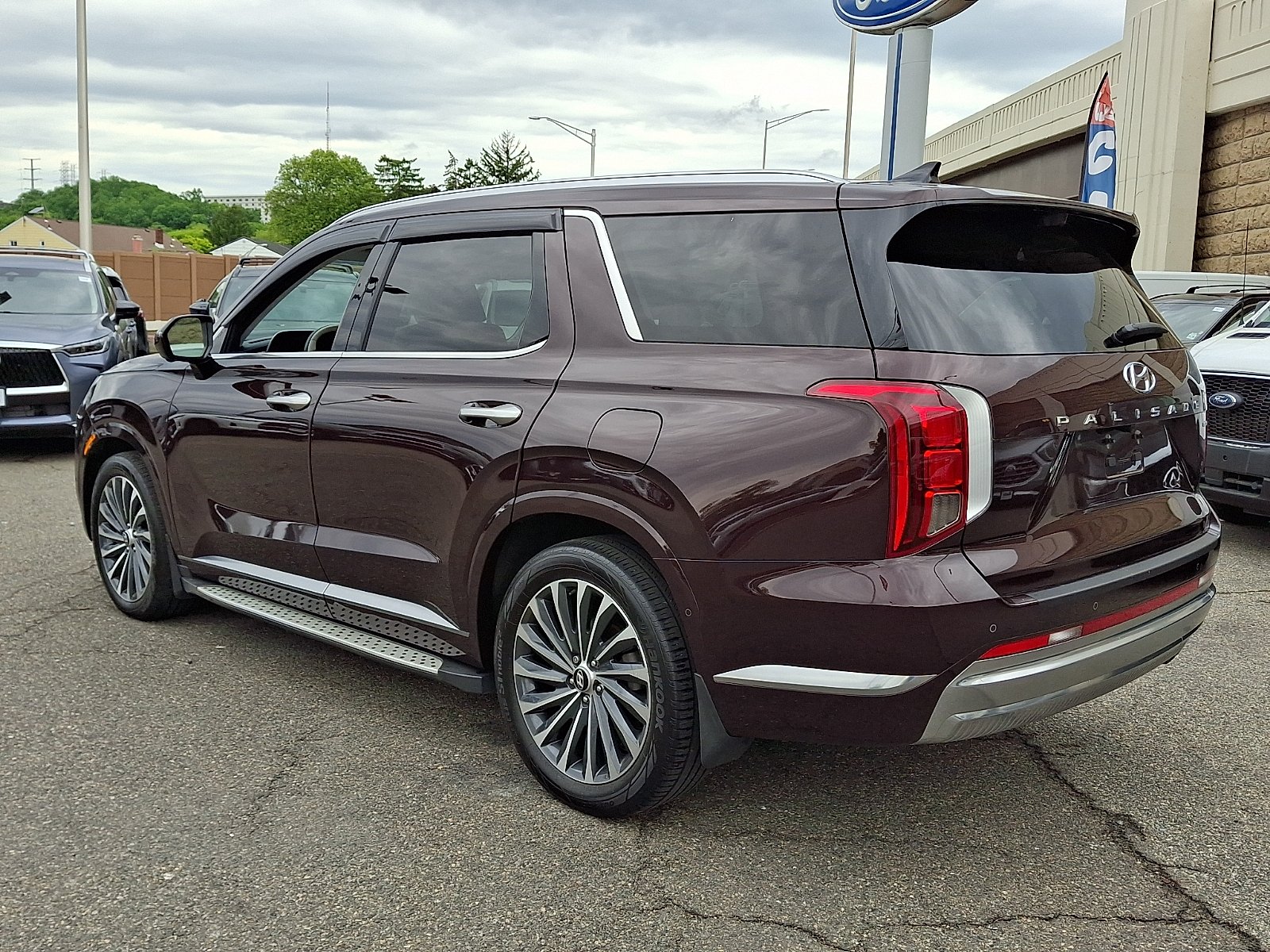 Used 2024 Sierra Burgundy - W7B Hyundai Calligraphy image 6