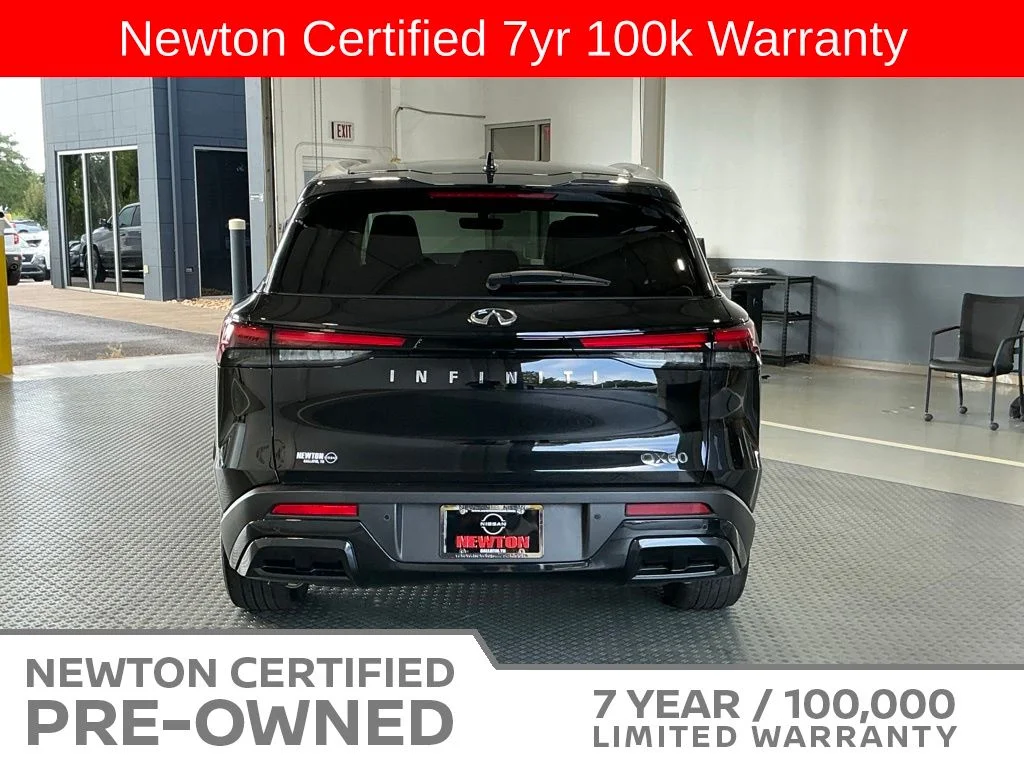 Certified Used 2025 Mineral Black INFINITI LUXE image 5