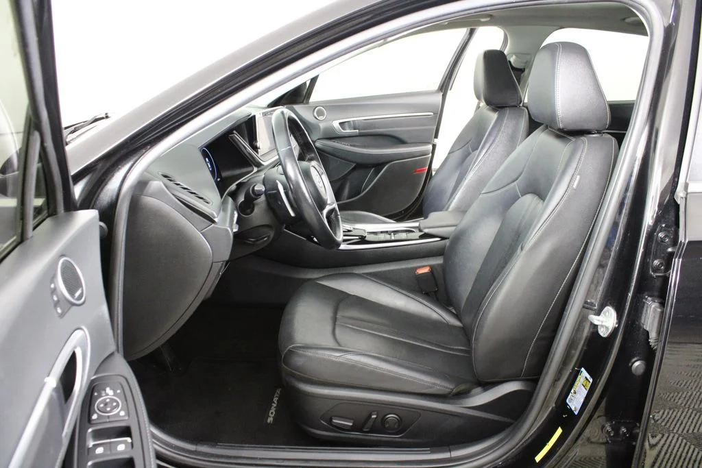 Used 2022 Phantom Black Hyundai Limited image 21