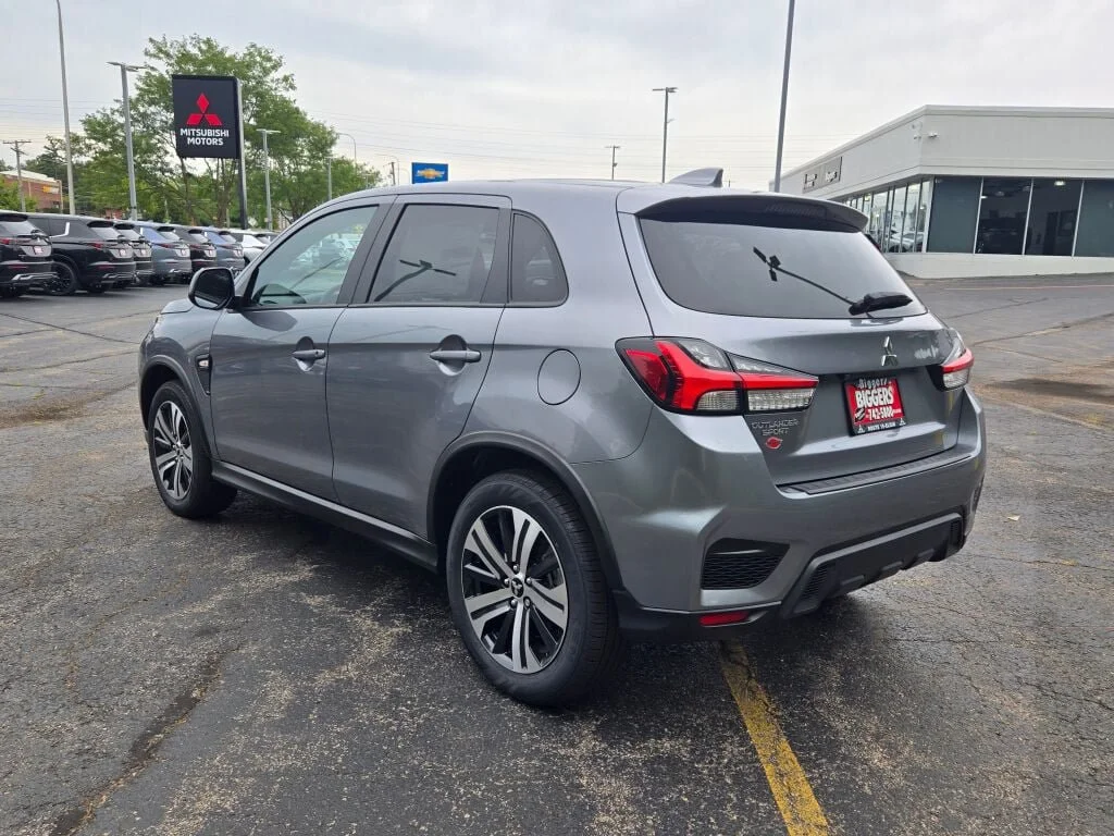 New 2027 Gray Mitsubishi 2.0 ES AWC image 12