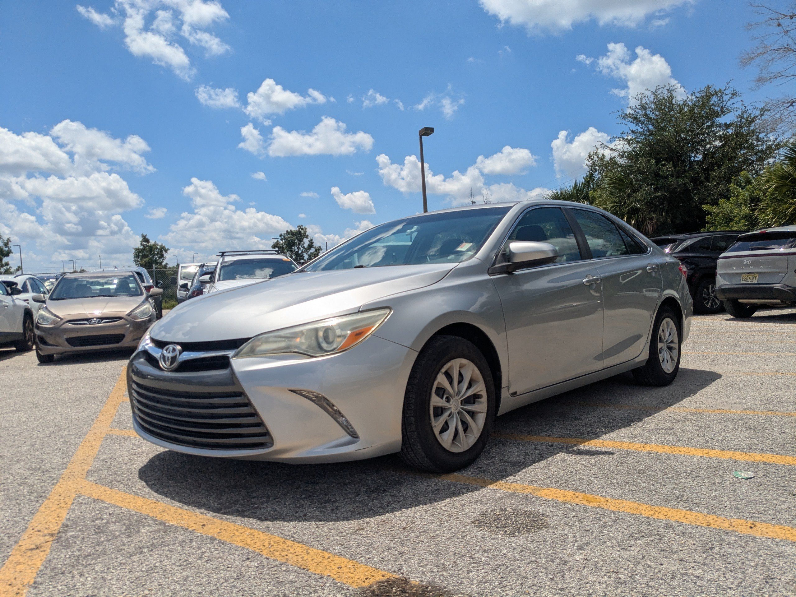 2015 Toyota Camry LE - Photo 9