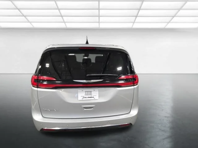 Used 2023 Silver Chrysler Touring L image 5