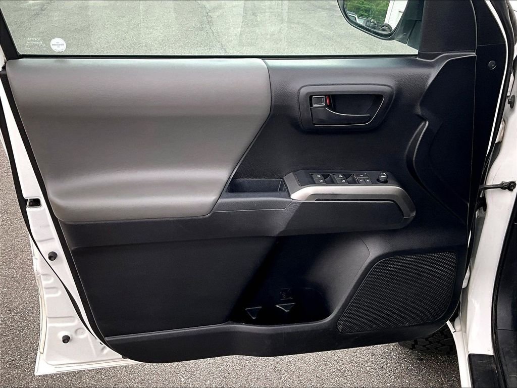 Used 2019 Super White Toyota SR5 image 9