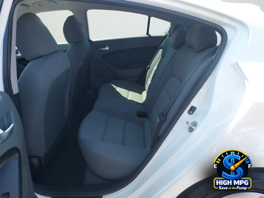 Used 2017 White Kia LX image 29