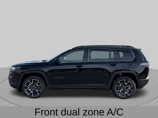 New 2026 Diamond Black Crystal Pearl-Coat Exterior Paint Jeep Overland image 3