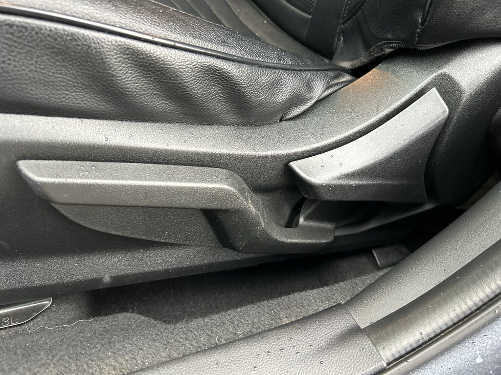 Used 2018 Dark Gray Metallic Subaru Premium image 17