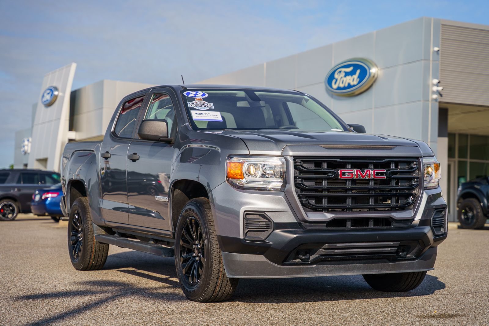 2022 GMC Canyon 2WD Elevation Standard Crew Cab Short Bo's photo