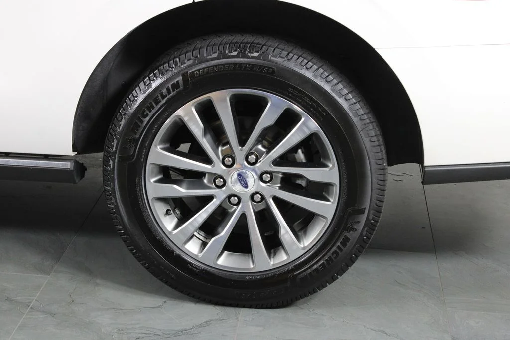 Used 2018 White Ford Limited image 14