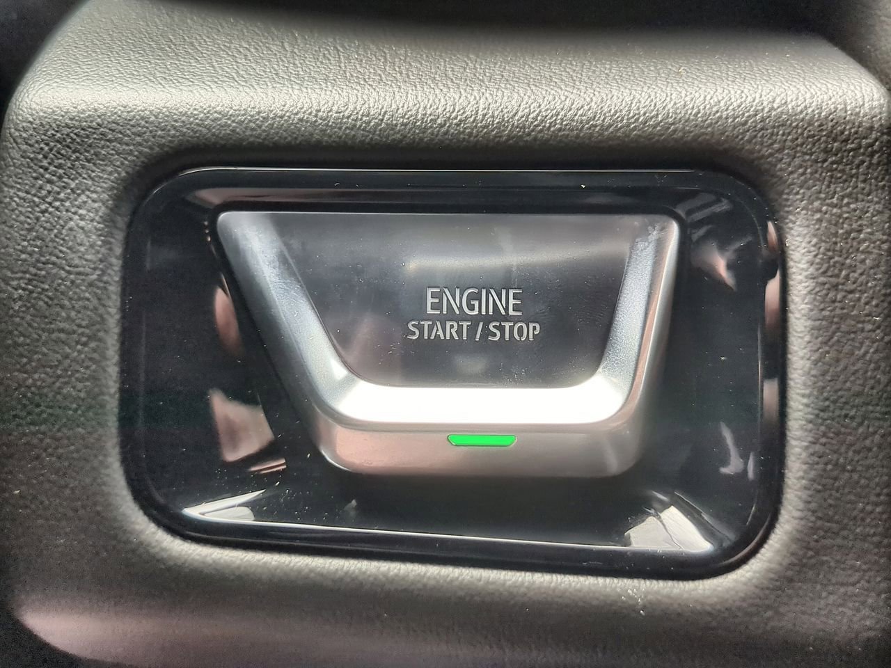 New 2026 Summit White GMC Elevation image 17