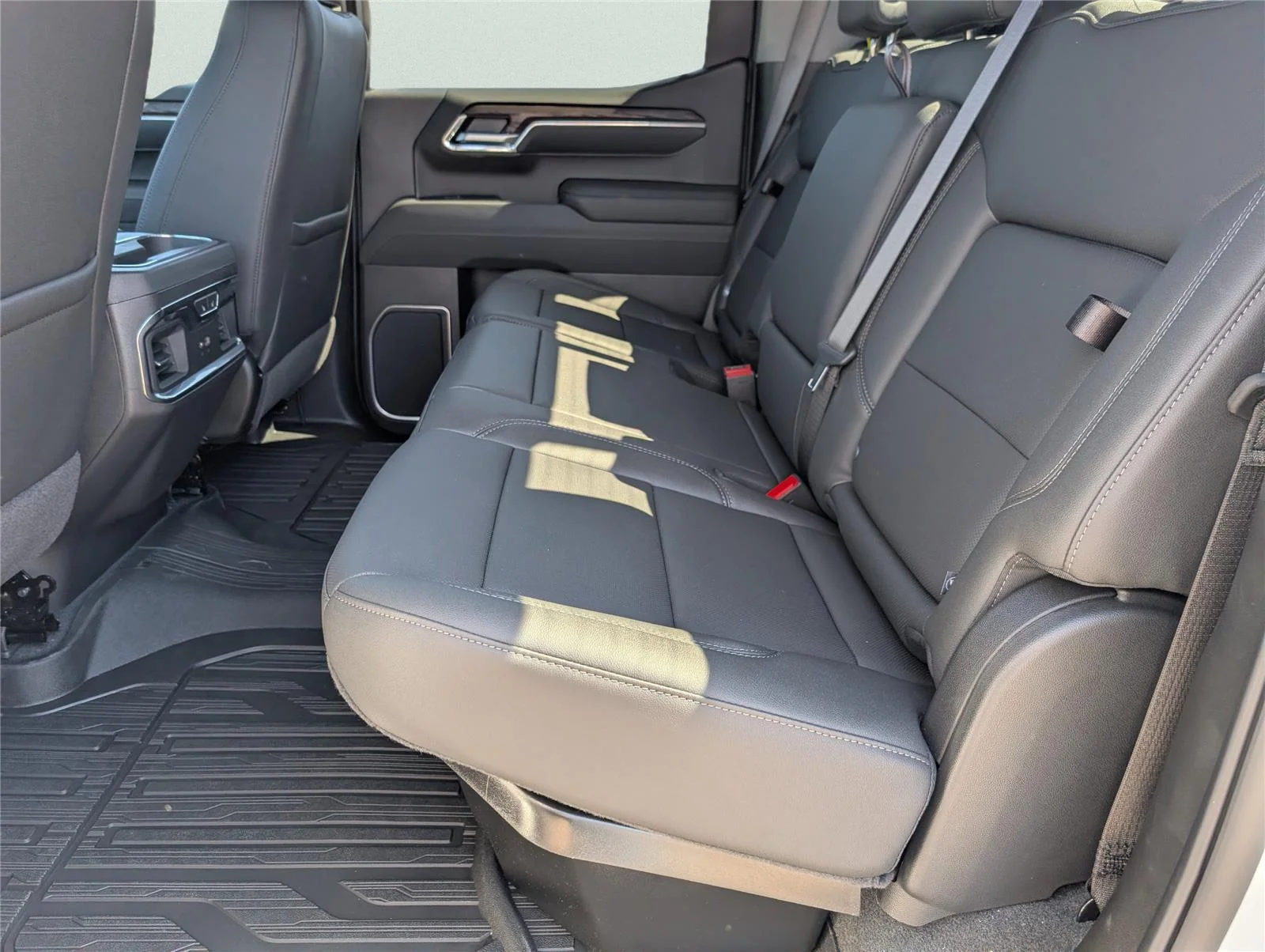 New 2026 Summit White GMC SLT image 18