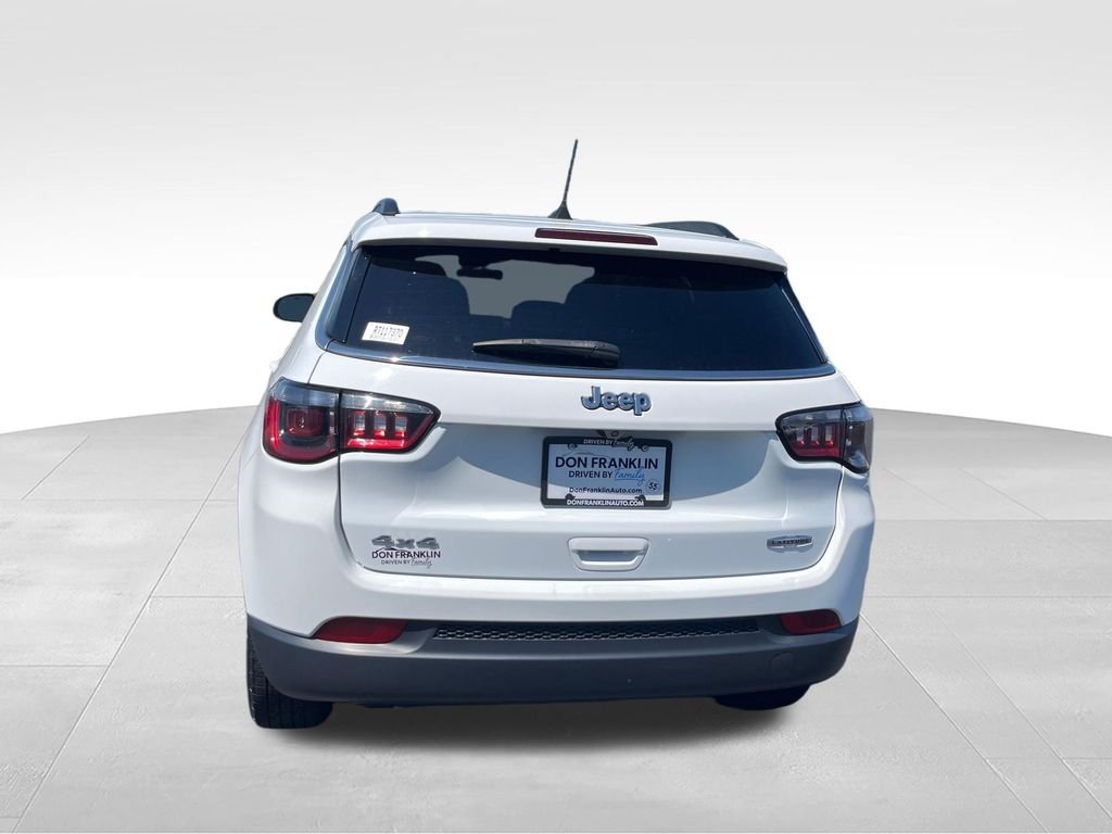 Used 2024 White Jeep Latitude image 4