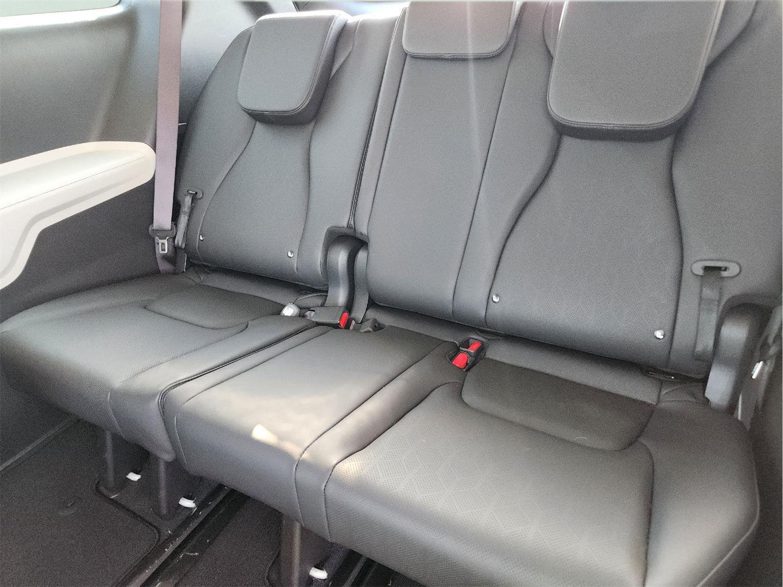 Used 2024 Snow White Pearl Kia LX image 30
