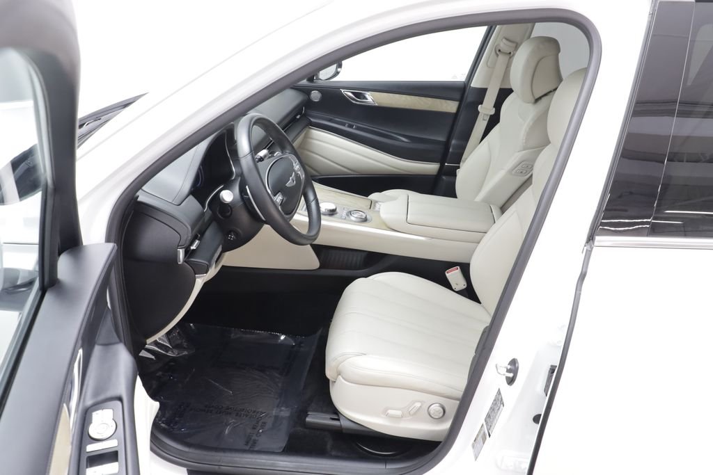 Used 2024 White Genesis 2.5T image 6