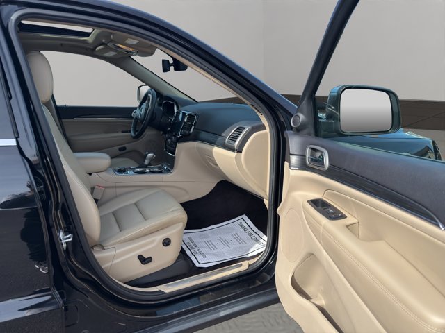 Used 2019 Diamond Black Crystal Pearlcoat Jeep Limited image 27