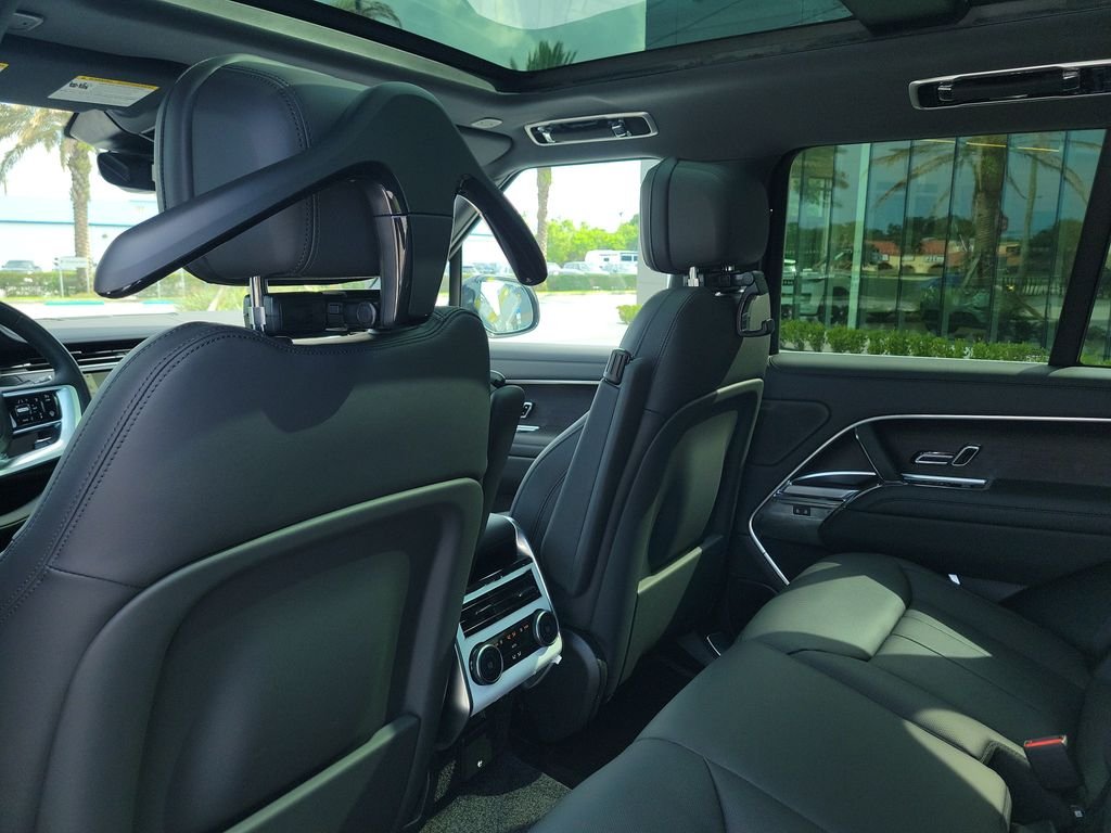 New 2026 Fuji White Land Rover SE image 17