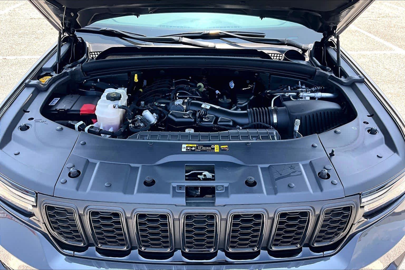 Used 2023 Baltic Gray Metallic Clearcoat Jeep Altitude image 32