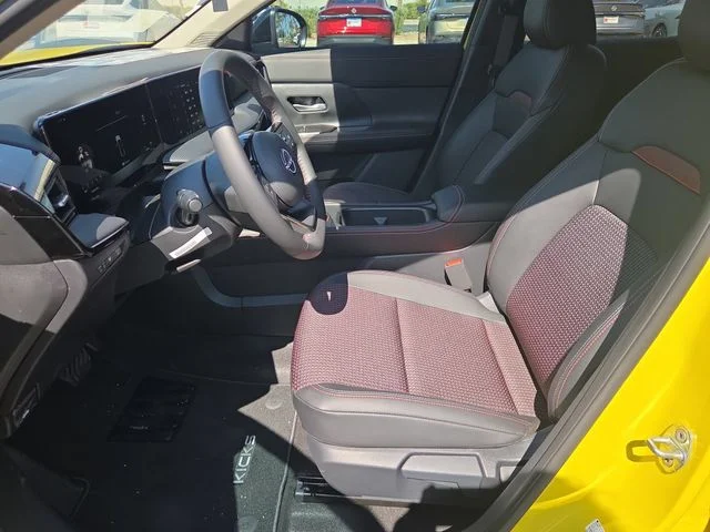 New 2026 Yuzu Yellow Metallic / Super Black Two-tone Nissan SR image 6