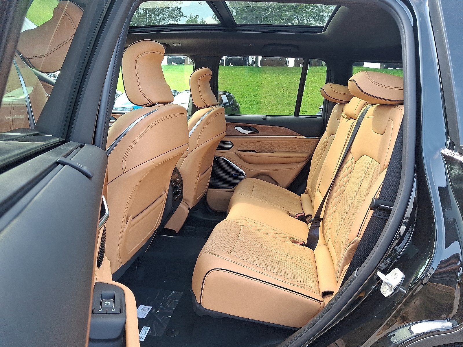New 2027 High-Gloss Black Paint Jeep Summit 4x4 image 6
