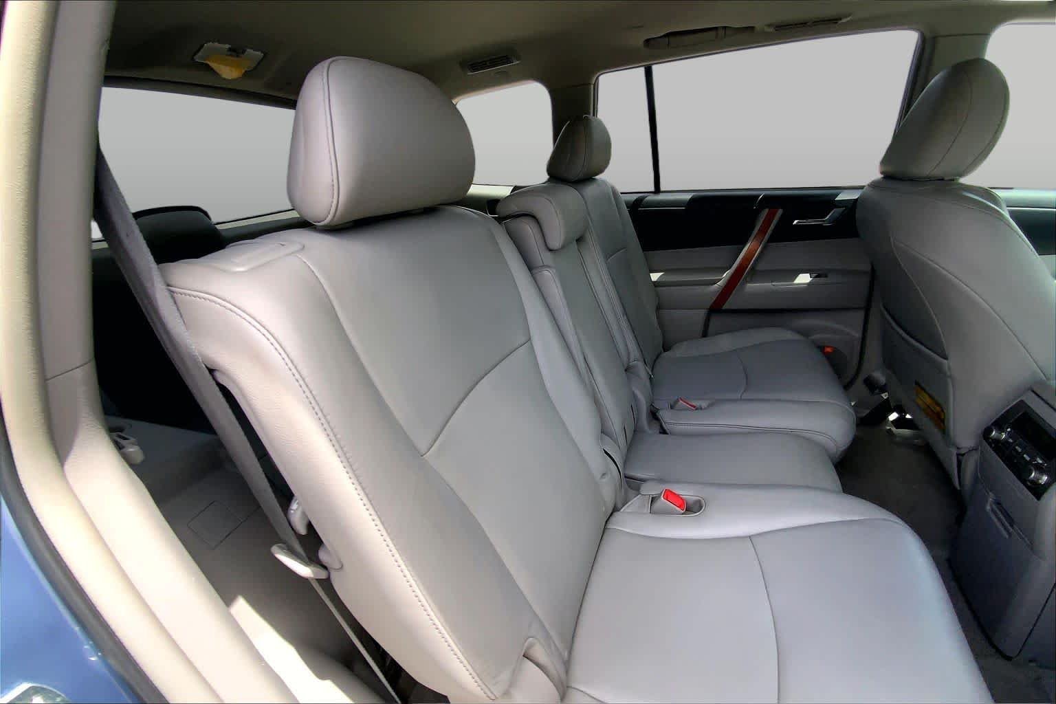Used 2010 Waveline Pearl Toyota Limited image 18