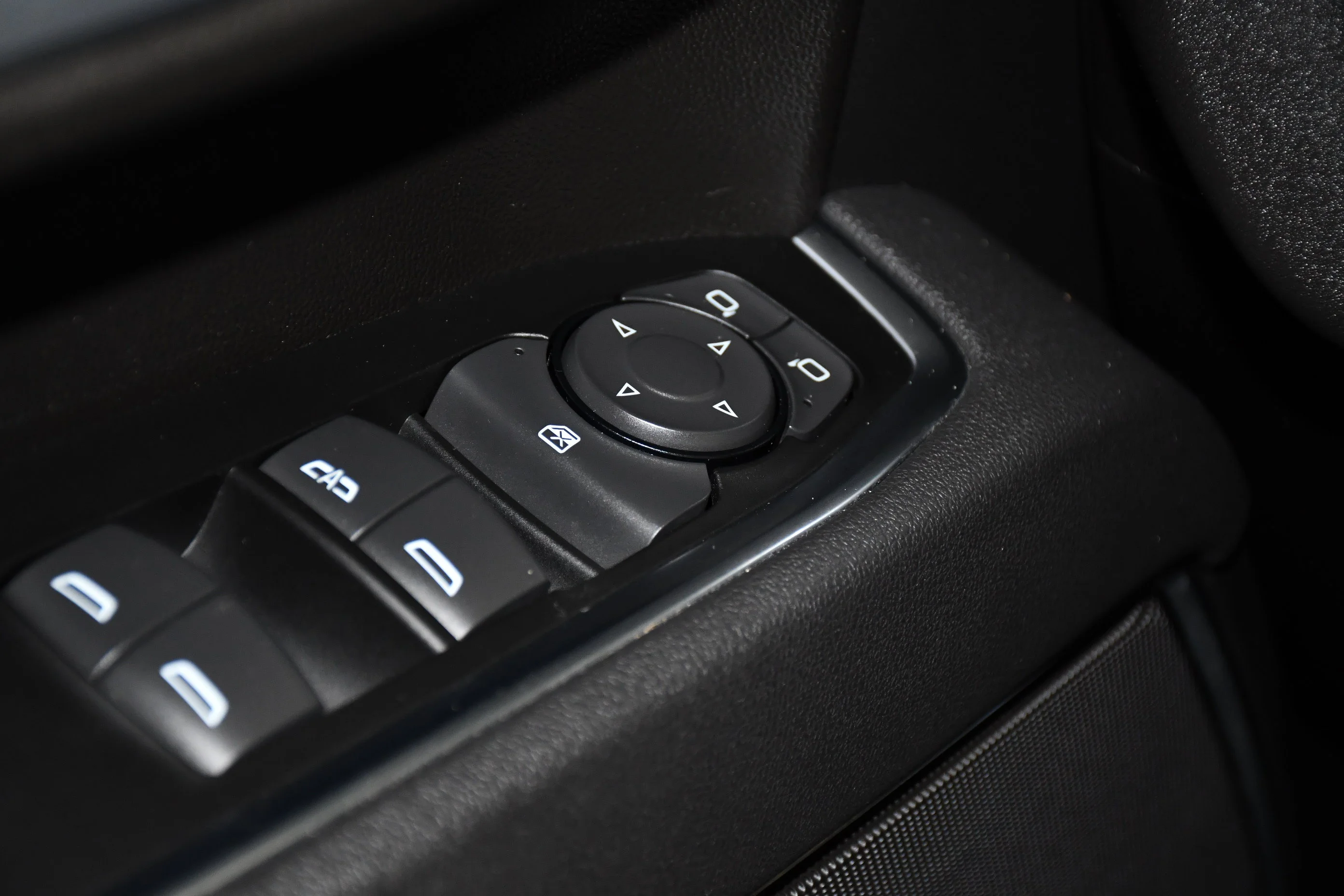 Used 2025 Summit White Chevrolet LT image 35