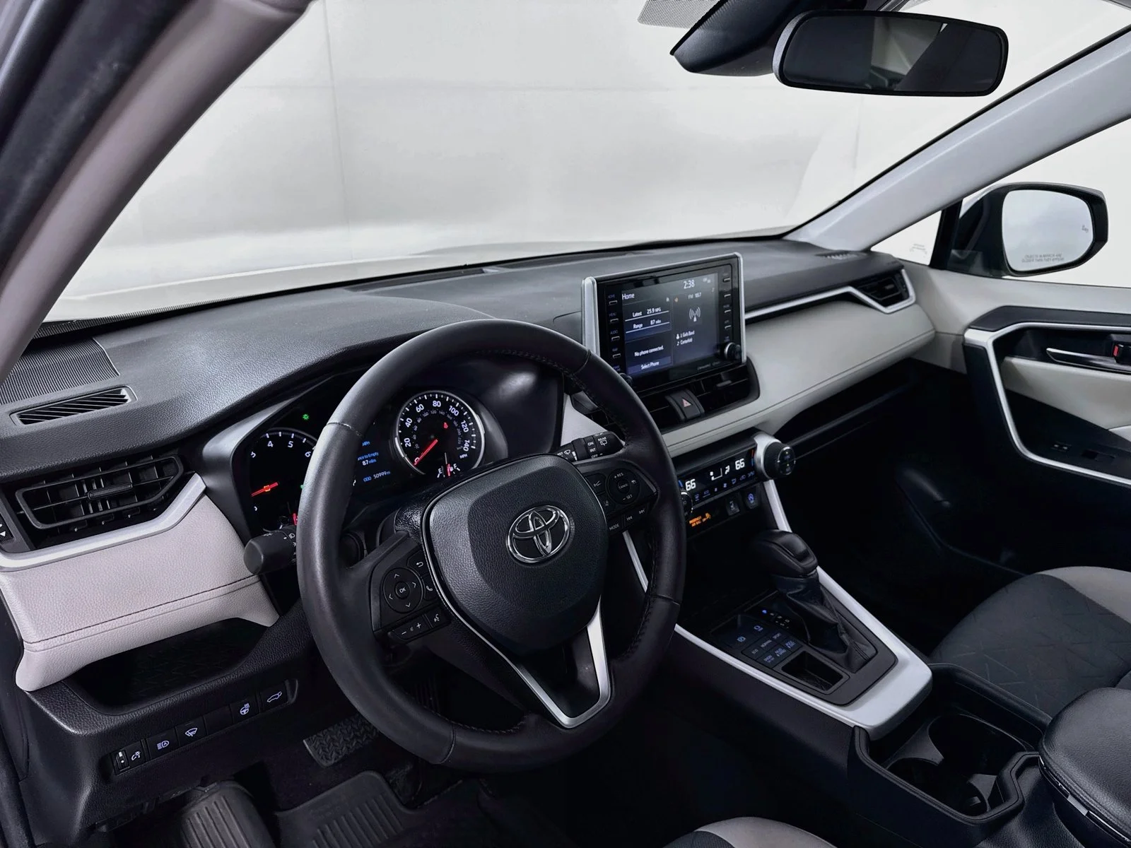 Certified Used 2020 Silver Toyota XLE image 9