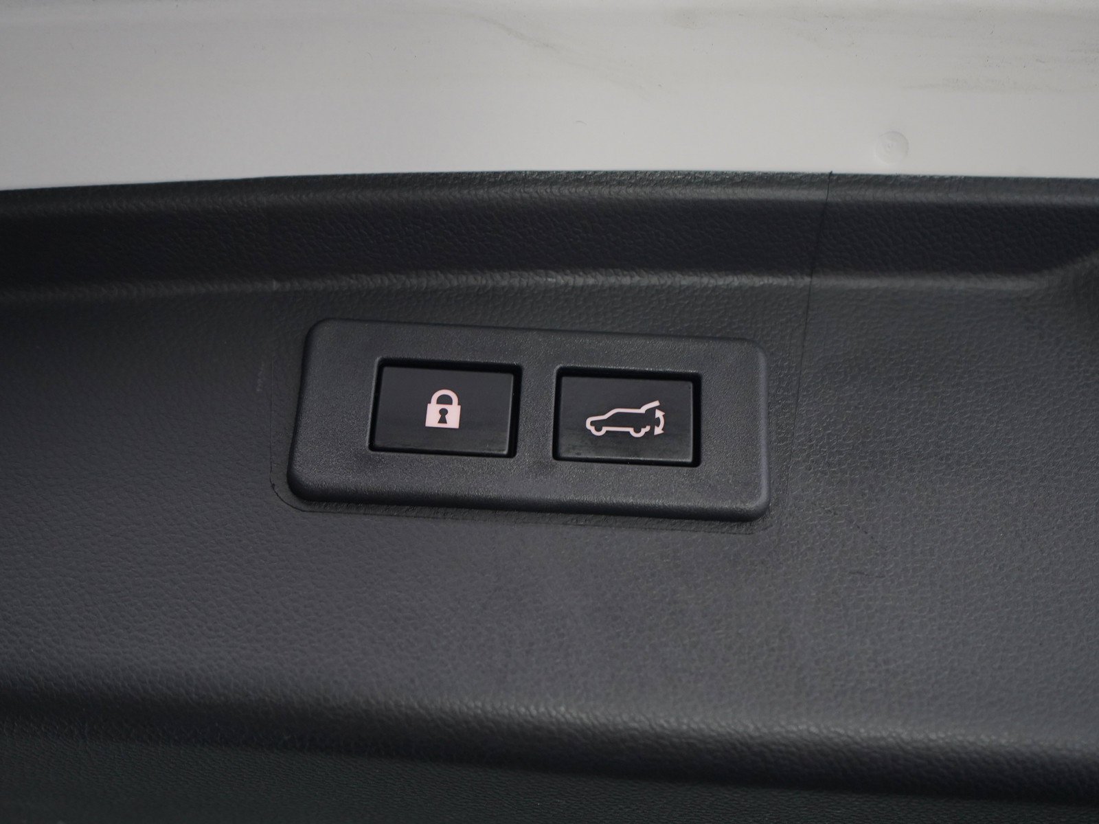Used 2024 Crystal White Pearl Subaru Wilderness image 11
