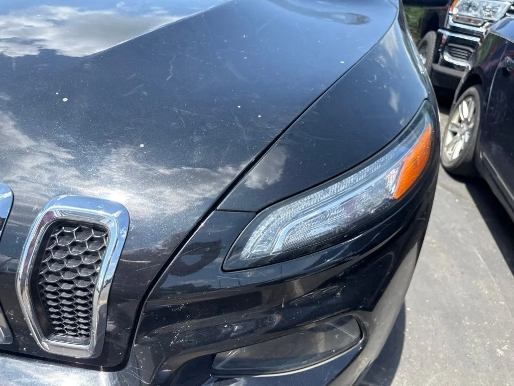Used 2017 Black Jeep Latitude image 8