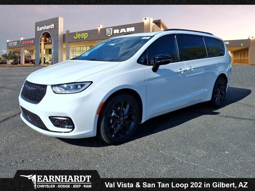 2026 Chrysler Pacifica Limited's photo