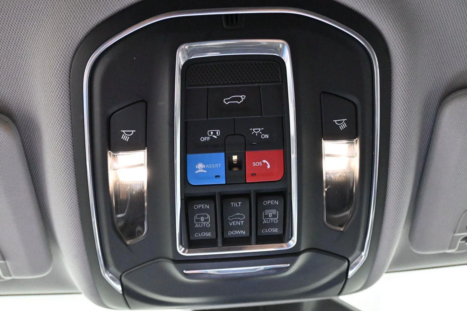 Used 2023 Rocky Mountain Pearlcoat Jeep Limited image 30