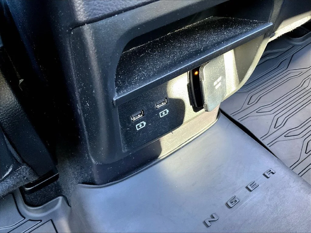 Used 2020 Silver Metallic Ford Lariat image 18
