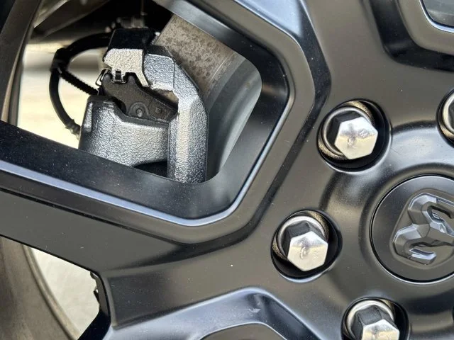 New 2027 Diamond Black Crystal Pearl-Coat Exterior Paint RAM Laramie image 27