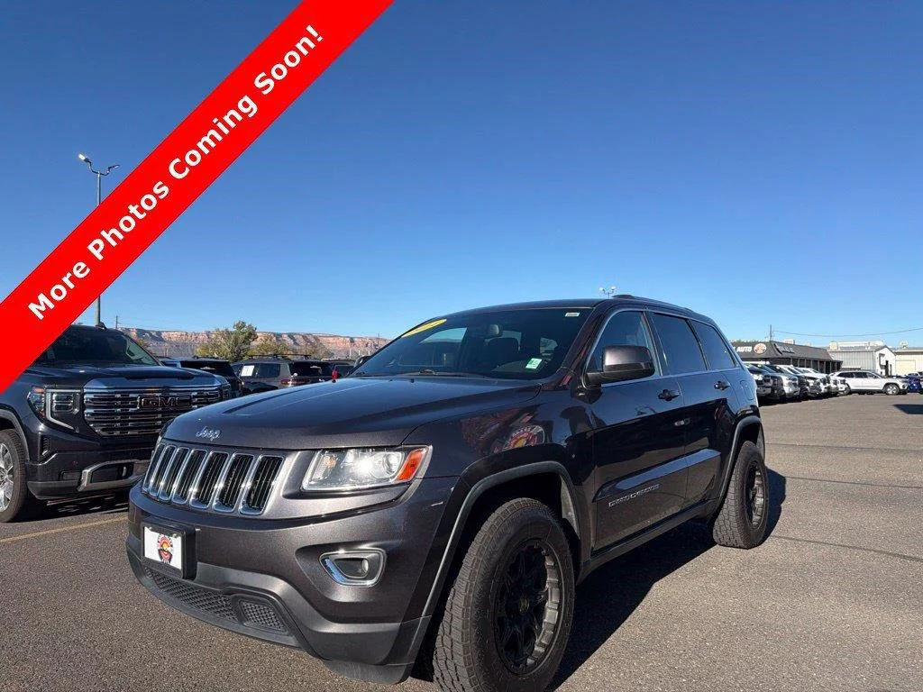 Used 2014 Brilliant Black Crystal Pearlcoat Jeep Laredo image 3