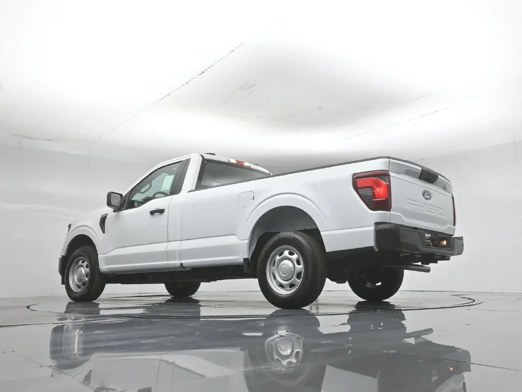 New 2026 Oxford White Ford XL image 3