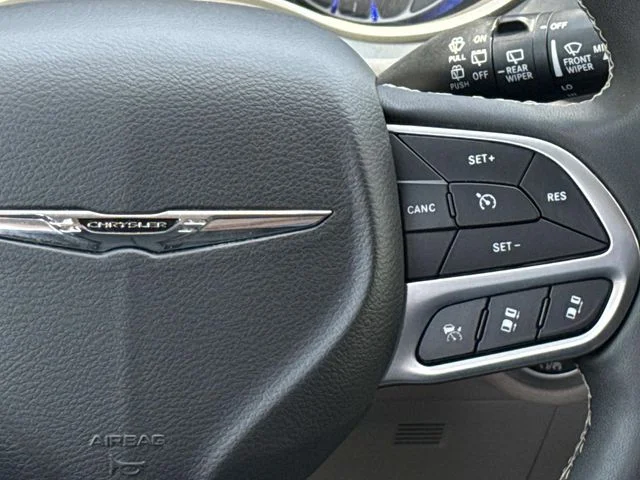 Used 2024 Silver Chrysler Touring L image 22